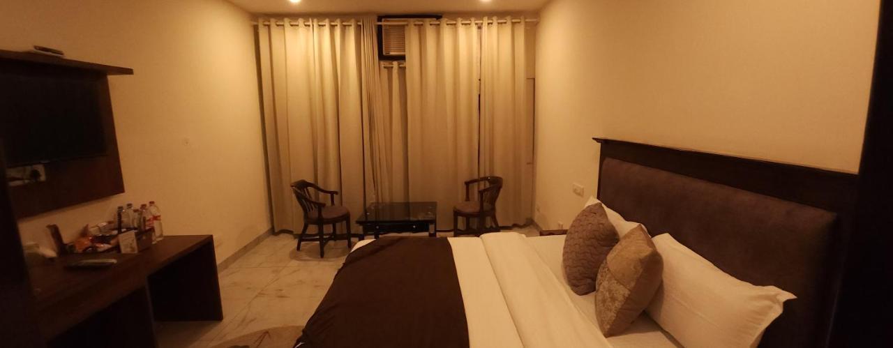 Hotel Multitech Premium Chandigarh Exterior photo