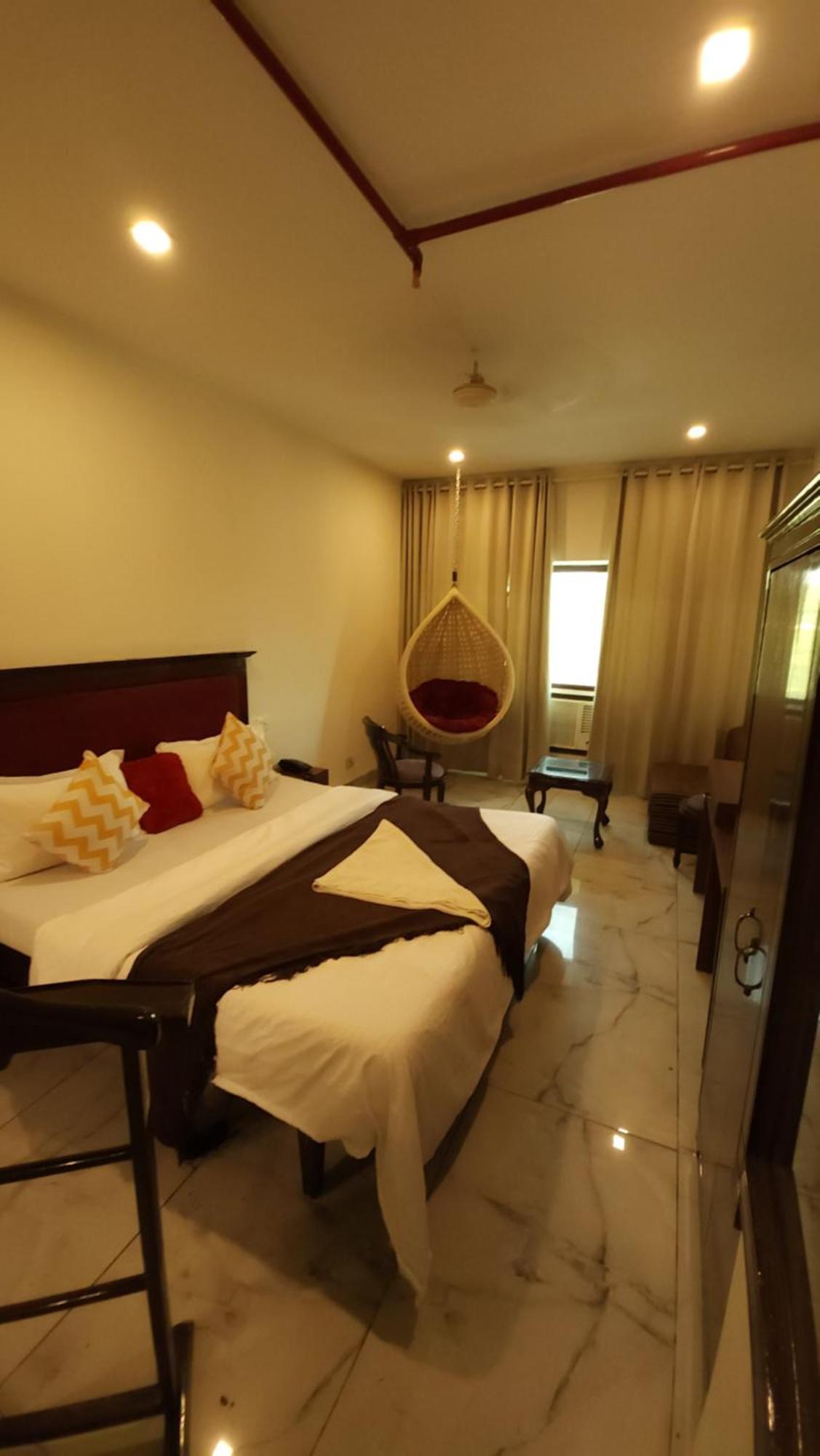 Hotel Multitech Premium Chandigarh Exterior photo
